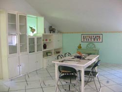 Dining area of the Peonia Apartment